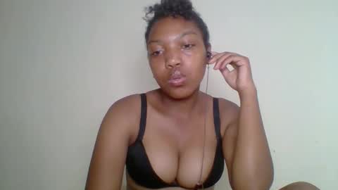 zyraelle_01 online show from May 3, 2026, 10:16 pm