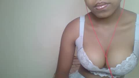 zyraelle_01 online show from May 22, 2026, 6:42 am