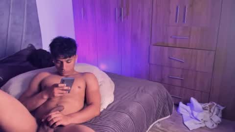 zyzz_1812 online show from September 12, 2025, 11:04 pm