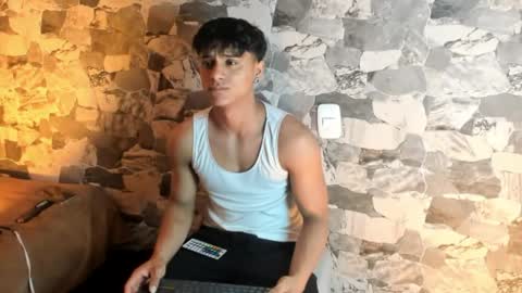 zyzz_1812 online show from April 1, 2026, 4:24 am