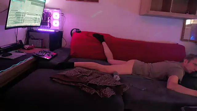 davidgntxxxxx online show from April 18, 2026, 10:08 am