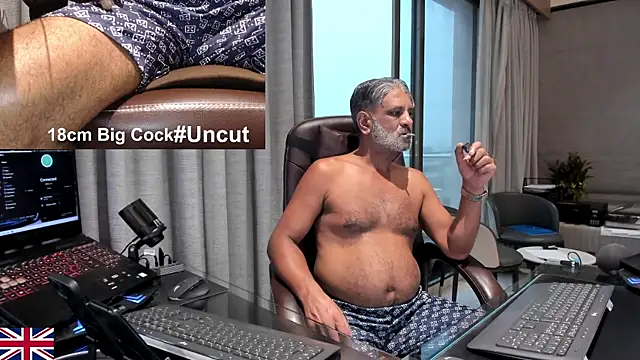 Snapshot of OnlineBossUK chatting on July 7, 2026, 12:20 pm OnlineBossUK online show from July 7, 2026, 12:20 pm