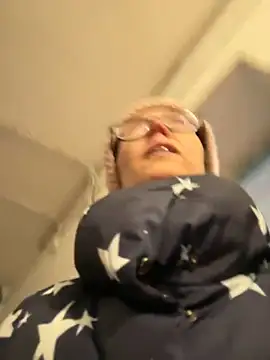 Snapshot of angelmommu chatting on February 13, 2025, 12:43 pm angelmommu online show from February 13, 2025, 12:43 pm