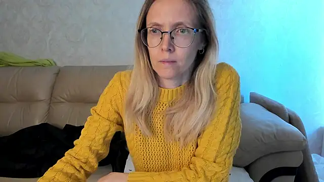 Snapshot of angelmommu chatting on February 26, 2025, 12:25 pm angelmommu online show from February 26, 2025, 12:25 pm