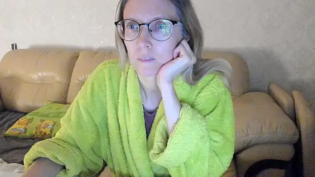 Snapshot of angelmommu chatting on March 19, 2025, 5:17 pm angelmommu online show from March 19, 2025, 5:17 pm