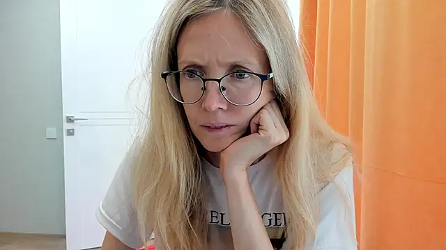 Snapshot of angelmommu chatting on September 17, 2025, 6:59 am angelmommu online show from September 17, 2025, 6:59 am