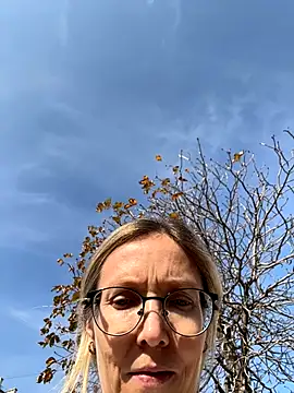 Snapshot of angelmommu chatting on November 8, 2025, 9:42 am angelmommu online show from November 8, 2025, 9:42 am