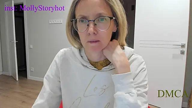 Snapshot of angelmommu chatting on December 1, 2025, 8:19 am angelmommu online show from December 1, 2025, 8:19 am