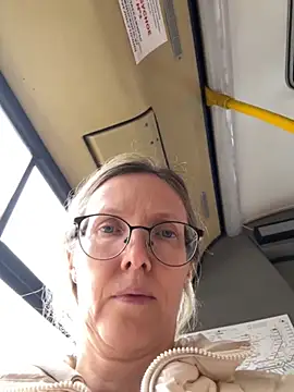 angelmommu online show from April 18, 2026, 12:31 pm