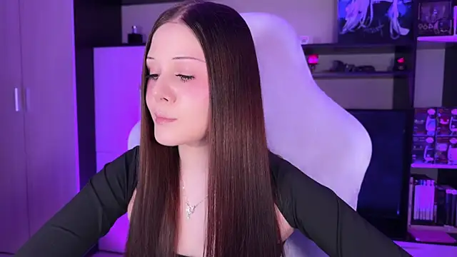 jasminevine online show from November 28, 2025, 6:38 am