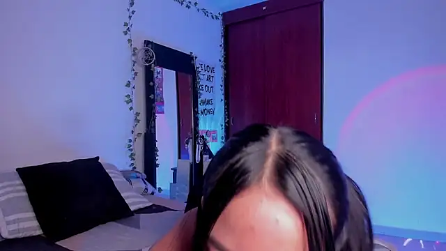 little kayla  online show from February 10, 2026, 10:47 pm