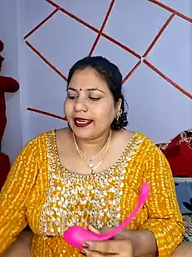 MOM-SUN-COUPLE online show from January 10, 2025, 6:38 pm