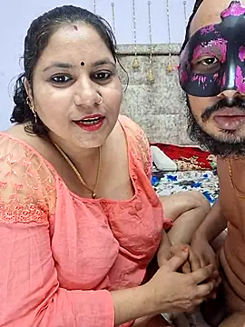 MOM-SUN-COUPLE online show from March 13, 2025, 4:23 pm