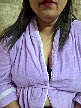 Snapshot of MOM-SUN-COUPLE chatting on April 4, 2026, 8:45 am MOM-SUN-COUPLE online show from April 4, 2026, 8:45 am