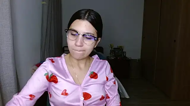 mia  lopez  online show from November 27, 2025, 1:18 am