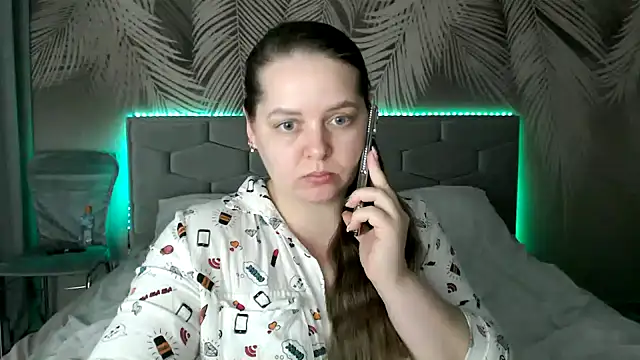 uliastar online show from February 12, 2025, 9:31 am