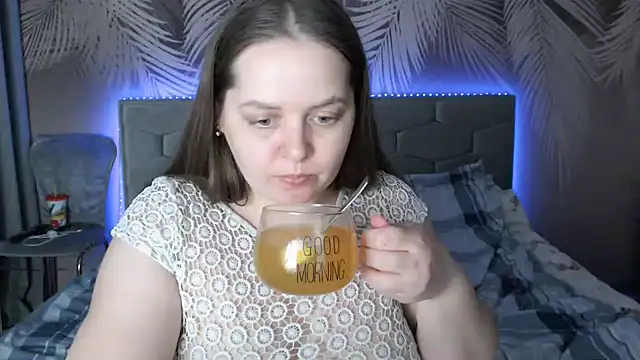 uliastar online show from March 4, 2025, 1:06 pm