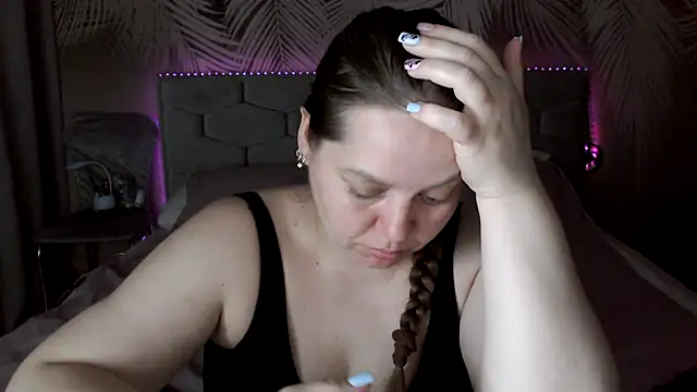 Snapshot of uliastar chatting on June 23, 2026, 6:33 am uliastar online show from June 23, 2026, 6:33 am