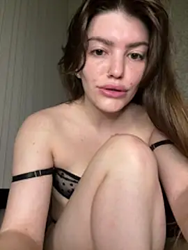 FionaLaNice online show from May 3, 2026, 9:10 pm