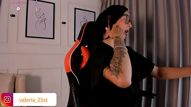 valeriia25  online show from November 28, 2025, 10:23 pm