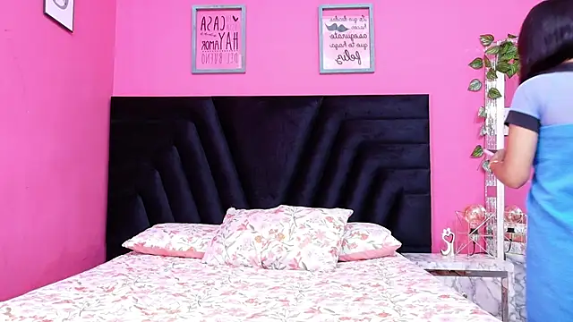 kinkylittlegirll online show from October 31, 2025, 5:03 pm