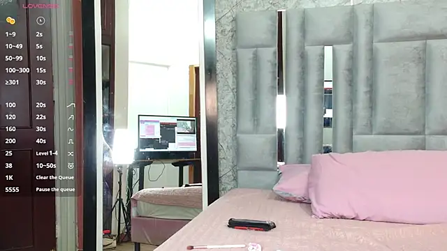 kinkylittlegirll online show from March 4, 2026, 7:31 pm