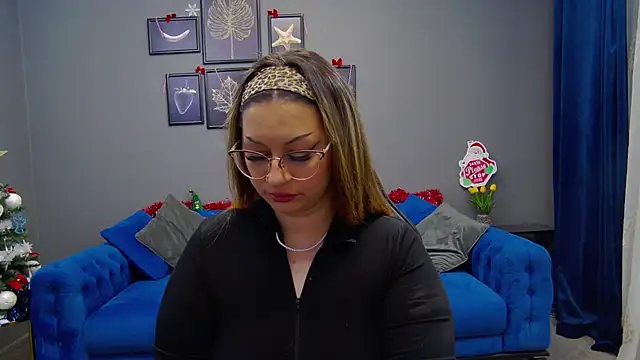 Katewalker  online show from December 11, 2024, 8:39 pm