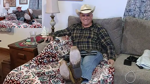 Foxhunt99 online show from December 17, 2024, 2:55 am