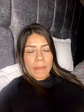 martina contreras online show from November 1, 2025, 8:05 am