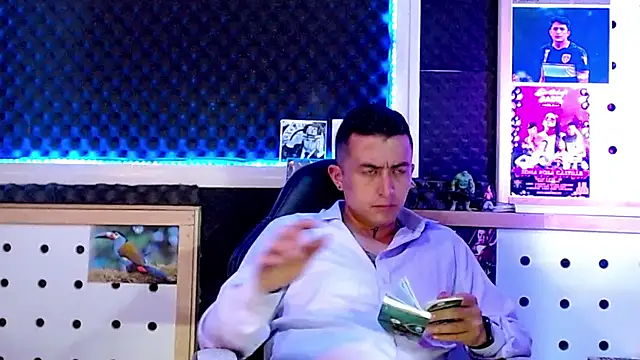 Darko0717 online show from February 11, 2025, 11:33 pm