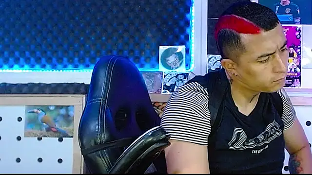 Darko0717 online show from March 21, 2025, 2:07 pm