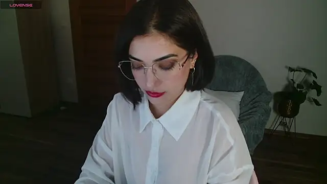 mollyopris96 online show from October 20, 2025, 11:27 pm