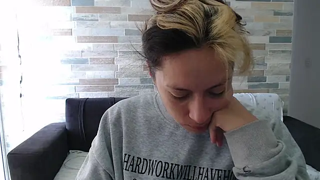 MommyMiaWs online show from September 26, 2025, 3:16 pm