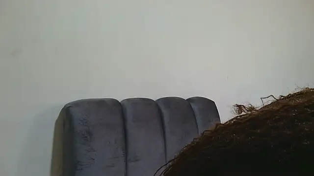 sluttylaura21 online show from April 19, 2026, 9:08 am