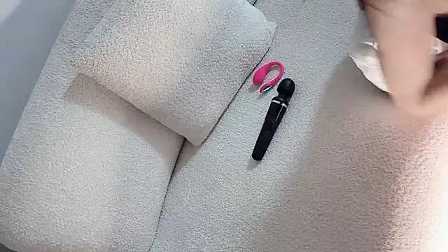 Serena-AU online show from September 15, 2025, 2:17 pm