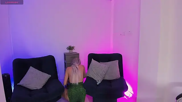 Snapshot of emilly_smith_1 chatting on November 8, 2025, 7:52 am emilly smith 1 online show from November 8, 2025, 7:52 am