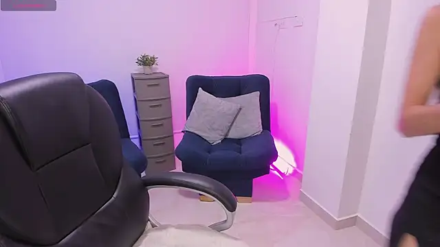 Snapshot of emilly_smith_1 chatting on November 8, 2025, 11:03 pm emilly smith 1 online show from November 8, 2025, 11:03 pm