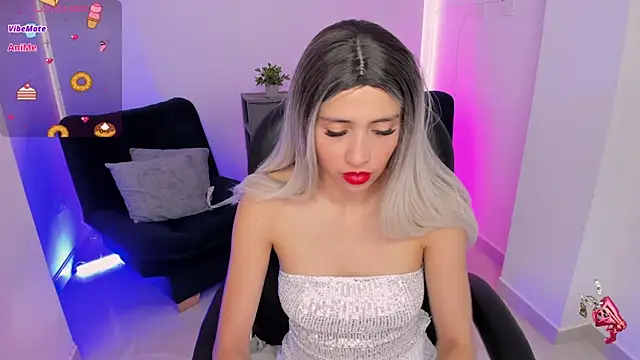 emilly smith 1 online show from May 23, 2026, 12:53 pm