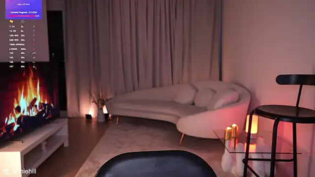 anniehillofficial online show from February 21, 2025, 7:43 pm