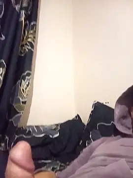 Snapshot of Linex06 chatting on March 4, 2026, 7:09 pm Linex06 online show from March 4, 2026, 7:09 pm