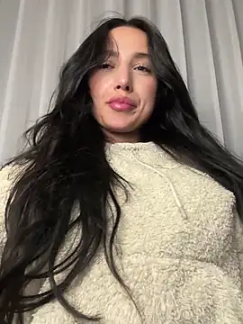 EvaMoet online show from December 9, 2024, 5:40 am