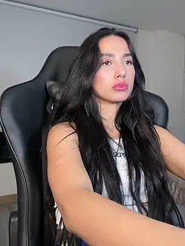 EvaMoet online show from December 17, 2024, 6:24 am