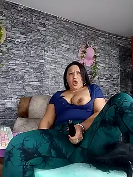 Danna Paolaa  online show from February 5, 2025, 6:46 am