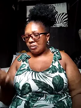 Snapshot of YELLOW_BONE chatting on February 10, 2025, 7:47 am YELLOW BONE online show from February 10, 2025, 7:47 am