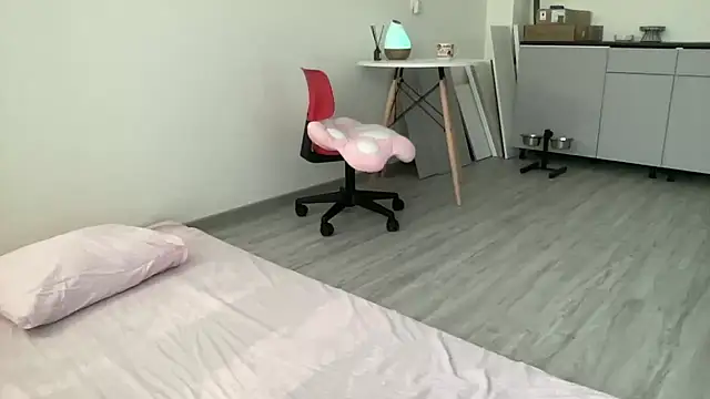 JuicyHelenX online show from July 13, 2026, 3:26 pm