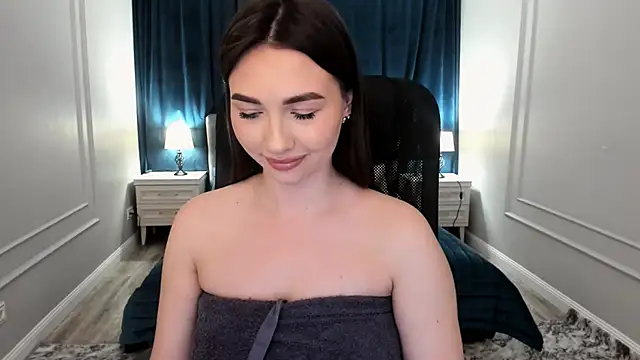 Snapshot of GracefulLook chatting on February 15, 2025, 10:42 pm GracefulLook online show from February 15, 2025, 10:42 pm