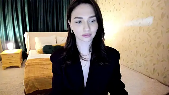 Snapshot of GracefulLook chatting on October 4, 2025, 7:45 pm GracefulLook online show from October 4, 2025, 7:45 pm