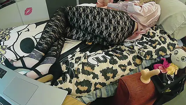 CristinaTrav online show from October 20, 2025, 8:31 pm