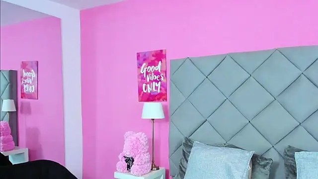 TaylorEvanss online show from September 18, 2025, 7:49 pm