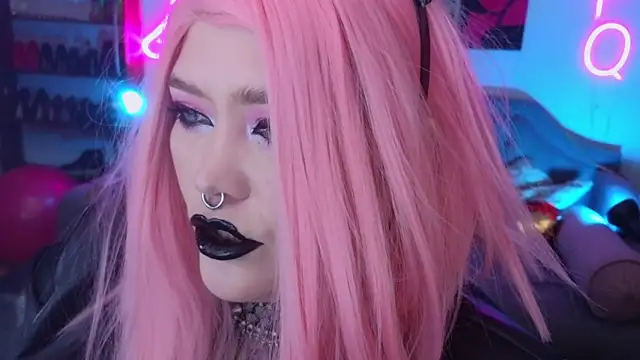 Snapshot of wickedxqueen chatting on December 14, 2024, 11:01 pm wickedxqueen online show from December 14, 2024, 11:01 pm